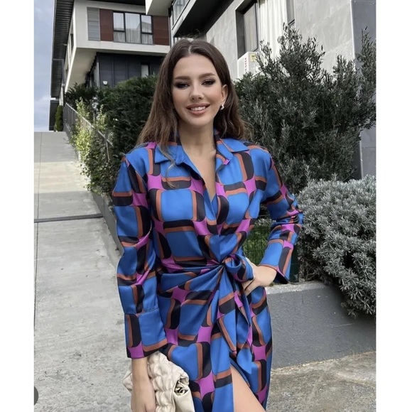 90 BLOGGERS FAVE NWT ZARA FW22 WOMAN PRINTED WRAP MAXI DRESS MULTICOLORED M - Picture 3 of 9